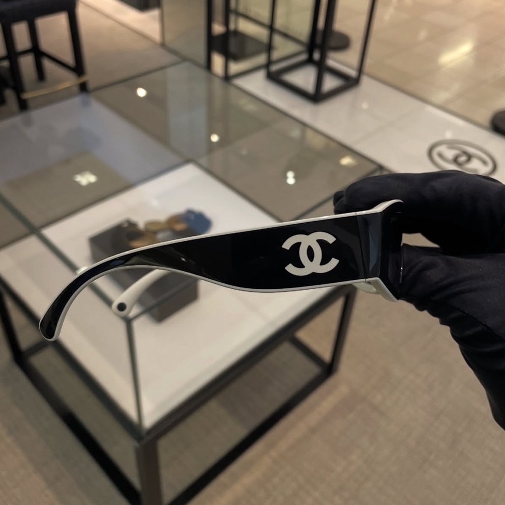 CHANEL sunglasses - Picture 3 of 4